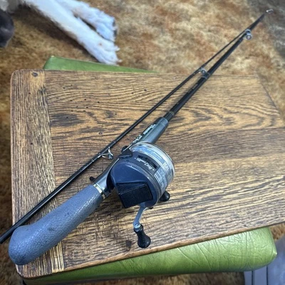 Combo de varilla y carrete Zebco 33 vintage - 33 aniversario edición limitada - 1982 EE. UU. Foto 1 de 4