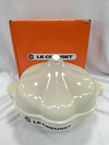 Le Creuset 22cm Garlic Casserole White - Picture 1 of 14