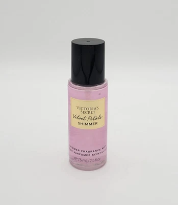 Victoria’s Secret Pétalos de Terciopelo Brillo Spray Corporal Tamaño de Viaje 2.5 fl oz Foto 1 de 3