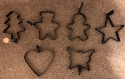 SET OF 6 BLACK METAL EGG PANCAKE SHAPERS - Image 1 of 4