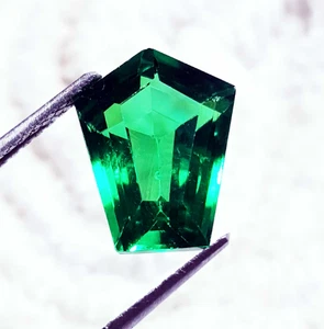 Natural Green Garnet 7.55 Ct Loose Gemstone Fancy Shape Certified - Picture 1 of 4