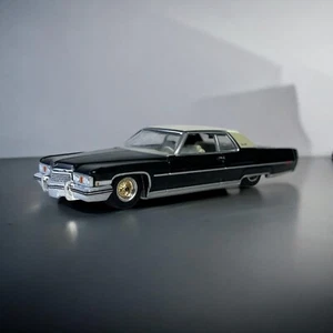Greenlight 1973 Cadillac Coupe DeVille Lowrider modellino auto pressofuso 1/64 - Foto 1 di 4