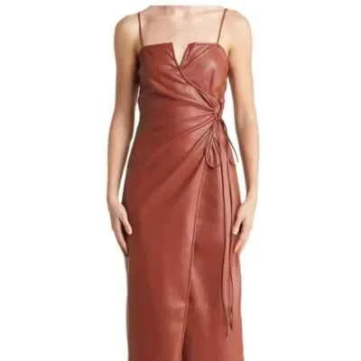 Nanushka FAB! Vestido midi envolvente sin mangas Anubi de cuero vegano en marrón caramelo S Foto 1 de 4