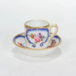 Antike Sevres Typ Porzellan Miniatur Teetasse & Untertasse in 'Feuille-de-Choux' - Bild 1 von 13