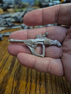 De colección MOTU Nuevas aventuras de He-Man Optikk Pistola Rifle Gris Arma Accesorio Parte Foto 1 de 2