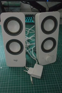 Logitech Z200 Lautsprecher 2.0 Stereo weiß mit 3,5 mm Klinke Klinkenstecker - Afbeelding 1 van 6