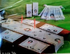 NEW Vintage Progress Wreath Christmas Ensemble Table Runner Craft Kit 16" x 72" - Picture 1 of 5