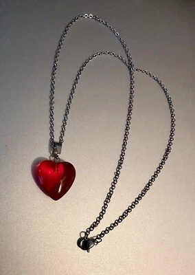 Red Glass Crystal Heart Necklace Pendant Charm Love Chunky 3D Y2K 90’s Retro New - Image 1 of 4