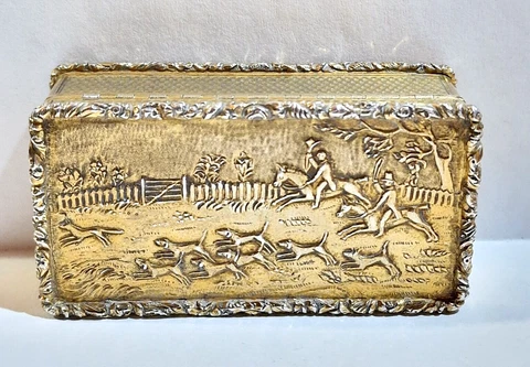 George III Silver Gilt Snuff Box with scene on the lid of huntsmen and hounds Cover