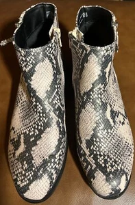 Botas para mujer Time And True 10M 2 cremalleras espuma viscoelástica blanco y negro estampado de serpiente - Imagen 1 de 5