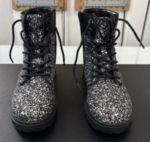 Neu Michael Kors Alistar Combat Damenstiefel, schwarz/silber, Größe 5,5 (M) - Bild 1 von 14