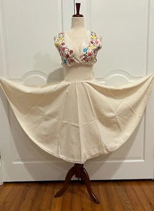 Vestido vintage halter mexicano bordado, bordado a mano con hilos de seda. - Imagen 1 de 7