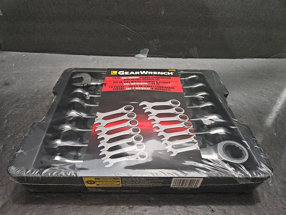 GEARWRENCH 14 PC SAE/METRIC STUBBY COMBINATION RATCHETING WRENCH SET #85206 - Image 1 of 4