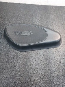 82-1606 Triumph Tiger Cub Petrol Tank Lefthand Knee Grip Rubber ' - Picture 1 of 9