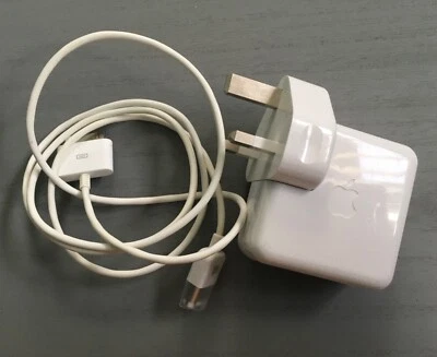 Apple iPod Classic 3rd/4th Generation Charging Set ref.169 - Image 1 of 2