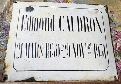 Antiguo letrero de puerta de porcelana esmaltada en hierro francés 1931 dirección antigua NOMBRE DE FAMILIA Foto 1 de 4