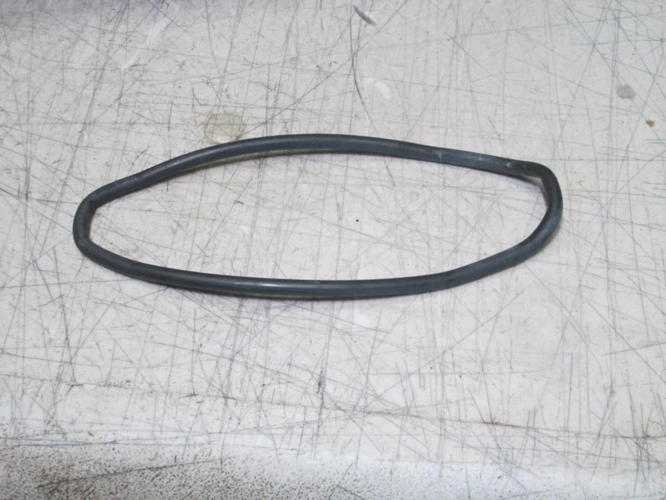 2002 - 2013 Honda FSC 600 серебро крыло аккумулятор резиновый ремень - Изображение 1 из 1