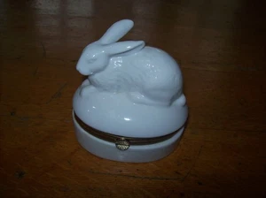 Vintage 1982 White Porcelain Rabbit Hinged Trinket Box - Picture 1 of 8