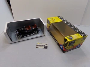 Solido 1/18 1934 FORD ROADSTER Signature Series Humphery Bogart Boxed - Picture 1 of 5