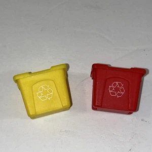 Lotto accessori casa delle bambole BARBIE giallo e rosso cestino secchio tote set plastica - Foto 1 di 6