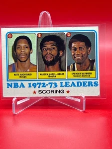 1973-74 Topps #153 - NBA 1972-73 Scoring Leaders Kareem Abdul-Jabbar - Bild 1 von 2