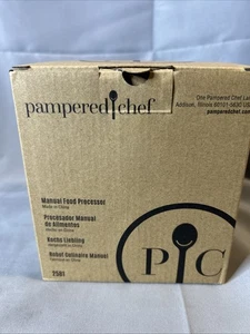 Pampered Chef Manuelle Küchenmaschine Neu im Karton #2581 3 Tassen 5,5 Zerkleinerer Würfelschneider - Bild 1 von 5