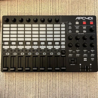 AKAI APC40 MK2 MIDI Controller Ableton Live Pad Grid 40 Pads 8 Faders Box Guide - Image 1 of 4
