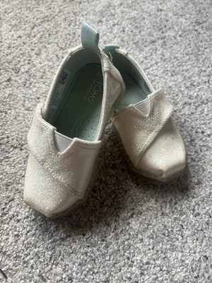 Toms Toddler Girl White Sparkle Shoes With easy strap Closure Size 5 - Image 1 of 4