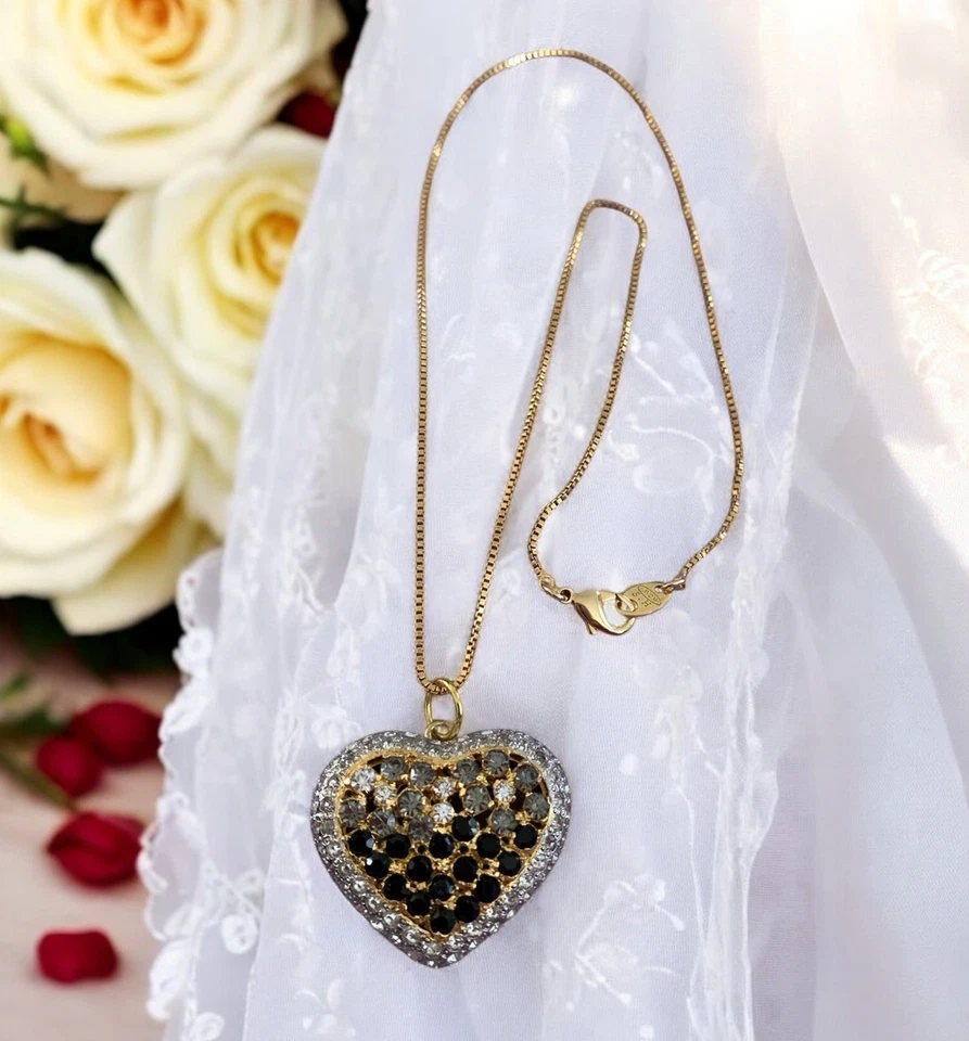 Elegante collar corazón pavé diamantes de imitación Avon transparente, gris, negro estrás usado en excelente estado Foto 1 de 4