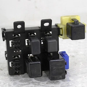 Relay Box And Relays for Mitsubishi PAJERO V26WG MK2 2.8T - Picture 1 of 8