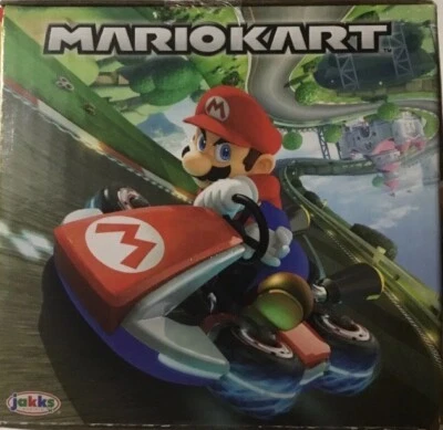 Mario Kart Spin Out 360 Luigi Kart con Banana Jacks Nintendo 2021 2,5 pulgadas Foto 1 de 4