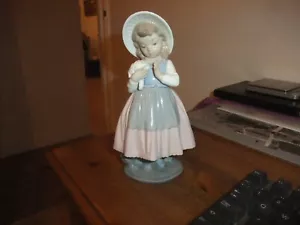 Fabulous Nao Figurine Girl With Posy 0348 1982 - Picture 1 of 7