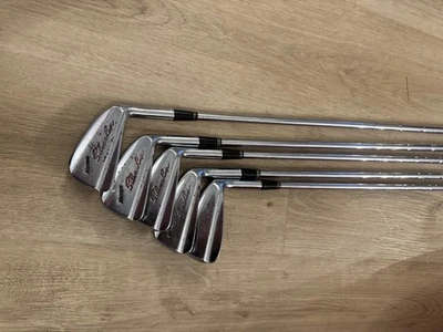 Set of 5 MIZUNO Silver Cup Blade Golf Irons 45678 - Right-Handed Red Letter - Image 1 of 4