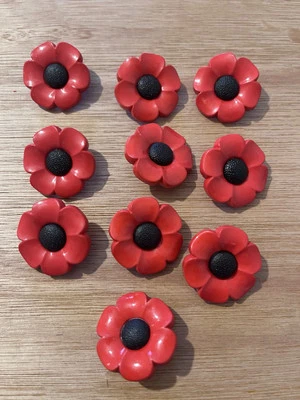 Poppy Style Flower Children's Craft Shanks Buttons Pack of 10, 28mm - Image 1 of 3