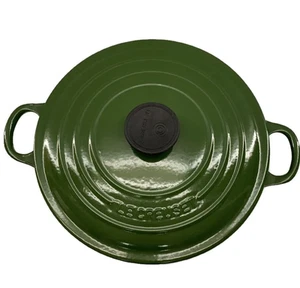 Olla esmaltada de hierro fundido verde Le Creuset Tradition Cocotte 24 cm 9,5 pulgadas 4,5 qt USADA - Imagen 1 de 5
