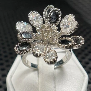 Flower Shaped Ring Sz 9 Silvertone Crystal Accented Fashion Jewelry Ring IN7222 - Picture 1 of 4