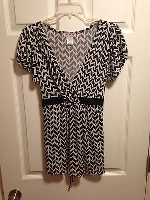 Top Trixxi Blanco y Negro Manga Corta Talla XL Juniors Foto 1 de 2