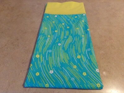 FUNDA DE ALMOHADA HECHA A MANO TAMAÑO REGULAR PUNTOS VERDE AZULADO PLUS/PUÑO AMARILLO 21 1/2" X 30" #492 Foto 1 de 3