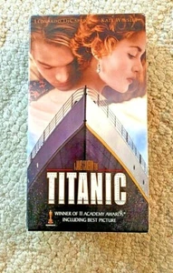 Titanic VHS box set 2 video tapes Leonardo DiCaprio Kate Winslet 1997 film - Foto 1 di 5