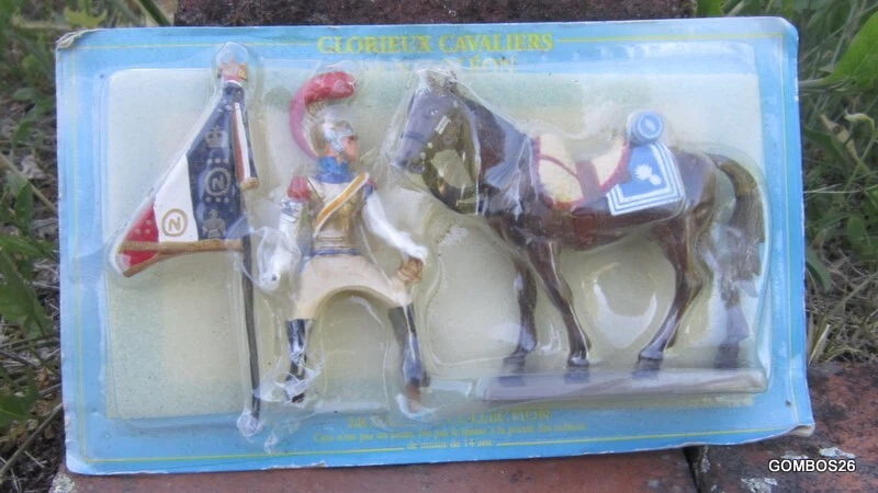 FIGURINE STARLUX ATLAS EMPIRE PLOMB / CARABINIER PORTE-DRAPEAU DU 1er REGIMENT - Photo 1/1