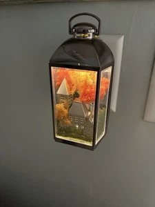 Bath And Body Works Wallflower Plug-in Herbst Herbst Landschaft Laterne beleuchtet - Bild 1 von 3