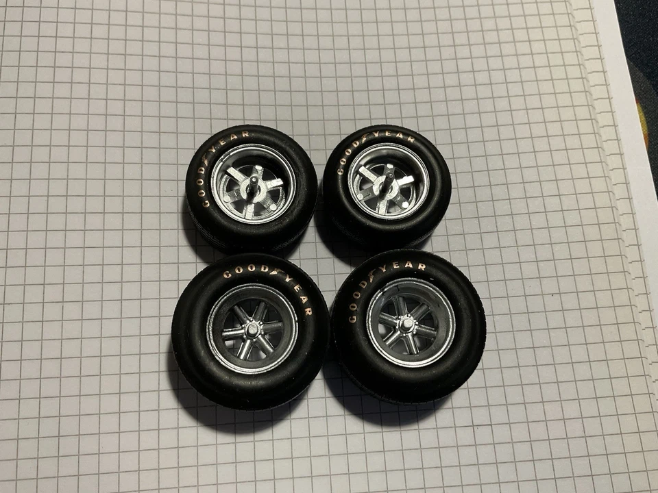 Set Ruote Formula 1 Anni ‘60, Good Year. Scala 1/20 - Immagine 1 di 4