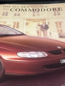The Holden Commodore Range brochure informazioni vendita auto dall'Australia 1998 - Foto 1 di 4