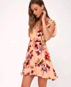 Lulus Cherished Love Wrap Mini Abito Blush Rosa Stampa Floreale Taglia M Femminile - Foto 1 di 8