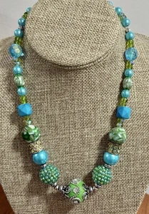 Collana Perline Vintage Perline Multicolore Colori Vibranti Stravagante Filo Lungo - Foto 1 di 6