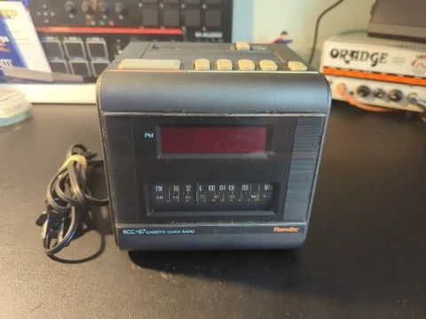 Randix Model RCC-87 Retro Cube Digital Clock Cassette Radio - Cassette Broke Cover
