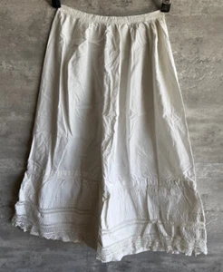Antique 1890s Victorian White Cotton Floral Lace Button Skirt Size S - Picture 1 of 9
