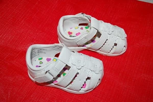 Baby Girls WHITE STRAPPY FLOWER SANDALS Mock Leather EASY FASTEN Size 2 - Picture 1 of 1