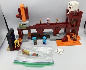 LEGO Minecraft: The Nether Fortress (21122) casi completo con mini figuras - Imagen 1 de 16