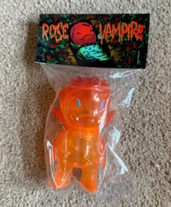 ROSENVAMPIR 4" ORANGE LAVA SUPER7 SOFUBI KAIJU VINYL-SPIELZEUG JOSH HERBOLSHEIMER NEU - Bild 1 von 7